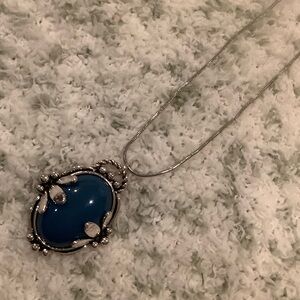 Elegant Silver and Teal Cabachon Pendant Necklace NWT 18” chain, 1.50” pendant